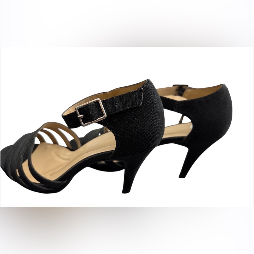 CP Traci Black Strappy Sandals W/ An Ankle Strap Closure and A Med Heel. Size 8W - Picture 7 of 8